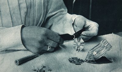 The manufacture of the Croix de Guerre, illustration from 